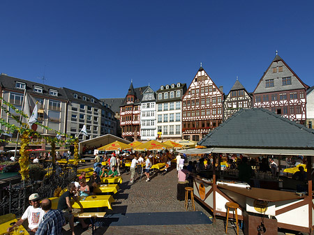 Foto Römer mit Schirmen - Frankfurt am Main
