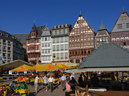 Fotos Römer mit Schirmen | Frankfurt am Main