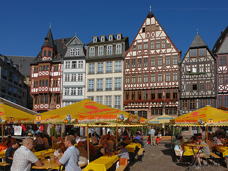 Römer mit Schirmen