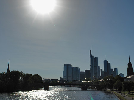 Foto Skyline von Frankfurt mit Alter Brücke