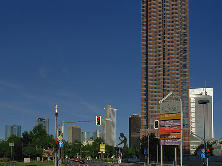 Foto Messeturm auf der Theodor-Heuss-Allee - Frankfurt am Main