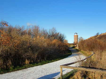 Straße zum Turm
