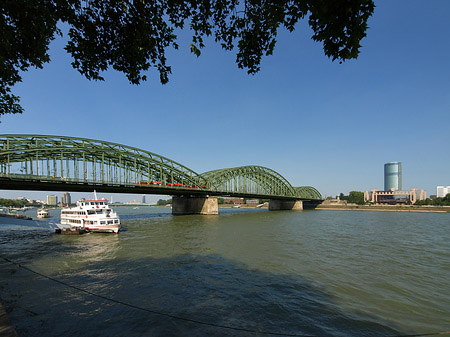 Foto Hohenzollernbrücke reicht ans Kennedyufer - Köln