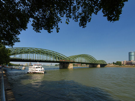 Fotos Hohenzollernbrücke reicht ans Kennedyufer | Köln