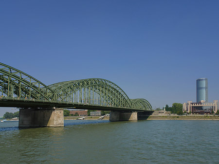 Fotos Hohenzollernbrücke reicht ans Kennedyufer | Köln