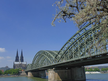 Hohenzollernbrücke am Kölner Dom Foto 