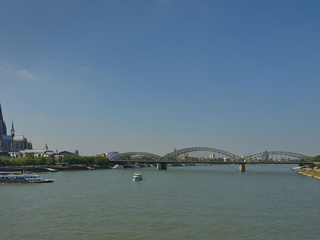 Hohenzollernbrücke am Kölner Dom Foto 