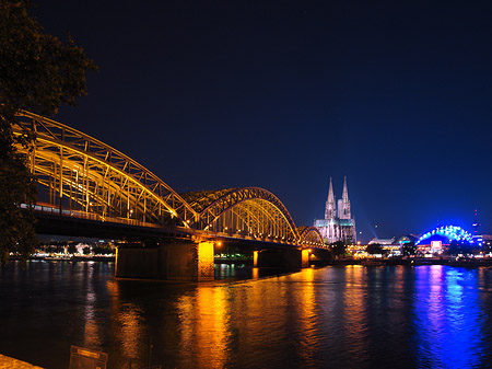 Blick auf musical-dome und Kölner Dom