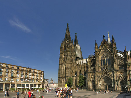 Kölner Dom mit Domhotel