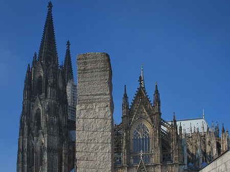 Fotos Säule steht vor Kölner Dom | Köln