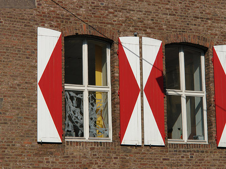 Fenster des Kölnischen Stadtmuseums Fotos