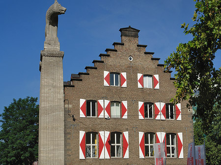 Fotos Wolfsstatue und Stadtmuseum