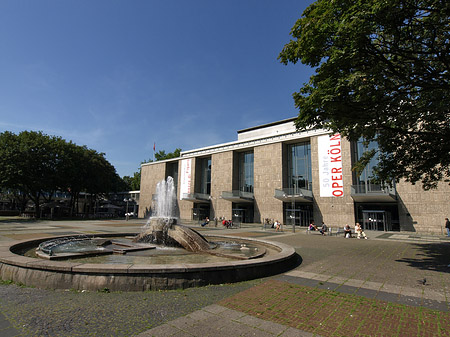 Fotos Oper Köln mit Brunnen