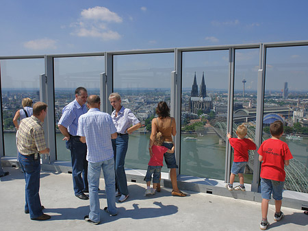 Fotos Besucher gucken auf Köln