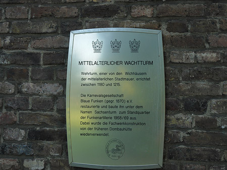 Schild vom Sachsenturm