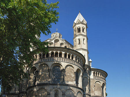 Seitentürme und Westturm der St Aposteln Foto 