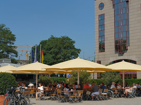 Foto Schirme auf der Urbanstraße - Köln