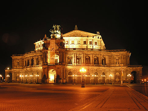 Semperoper bei Nacht Fotos