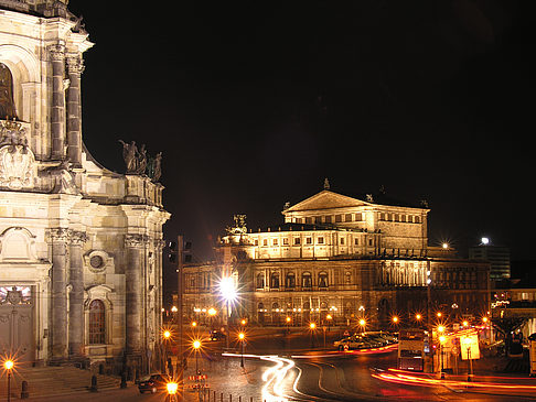 Semperoper bei Nacht Fotos