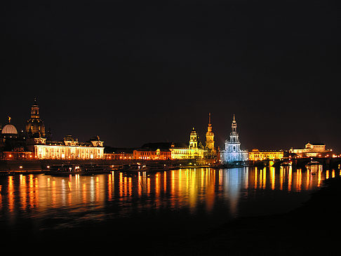 Brühlsche Terrasse bei Nacht Fotos
