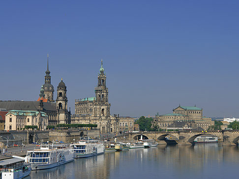 Augustusbrücke mit Schlossplatz Fotos