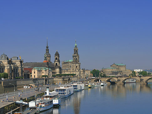 Augustusbrücke mit Schlossplatz Foto 