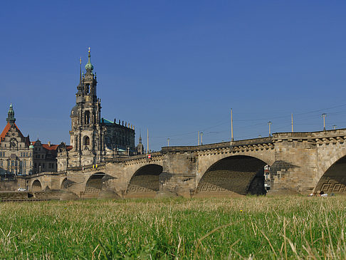 Foto Augustusbrücke mit Wiese - Dresden