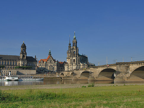 Foto Augustusbrücke mit Wiese