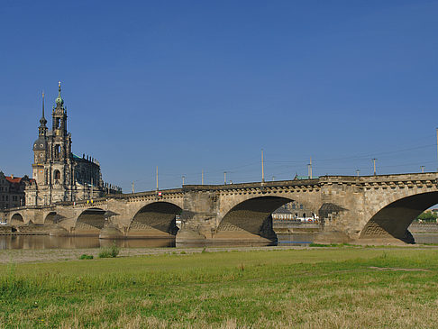 Foto Augustusbrücke mit Wiese