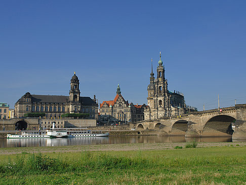 Foto Augustusbrücke mit Wiese