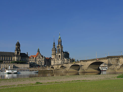 Foto Augustusbrücke mit Wiese