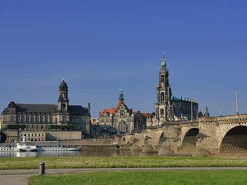 Fotos Augustusbrücke mit Wiese | Dresden