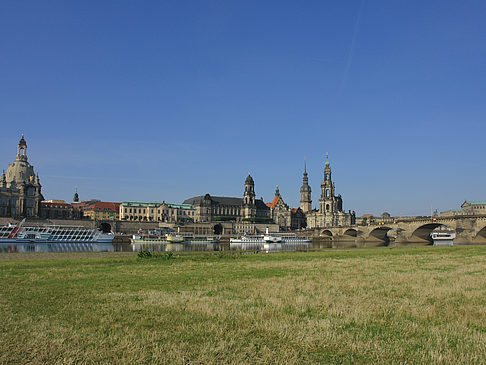 Brühlsche Terrasse mit Wiese Fotos