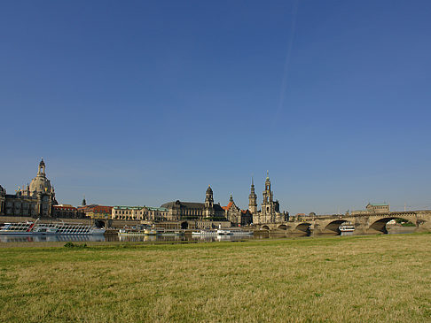 Fotos Brühlsche Terrasse mit Wiese