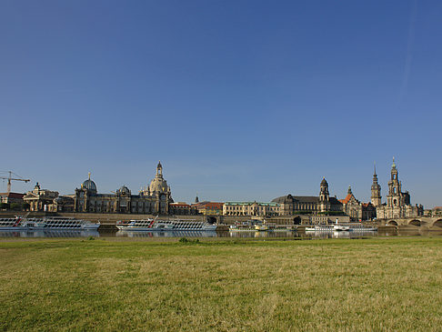 Fotos Brühlsche Terrasse mit Wiese
