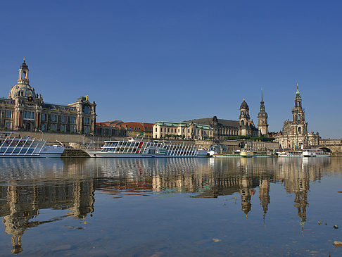 Elbe vor dem Terrassenufer