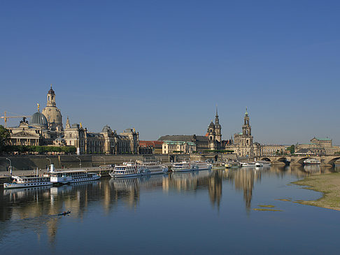 Elbe vor dem Terrassenufer Foto 