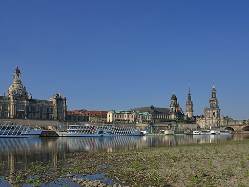 Blick auf den Schlossplatz Fotos