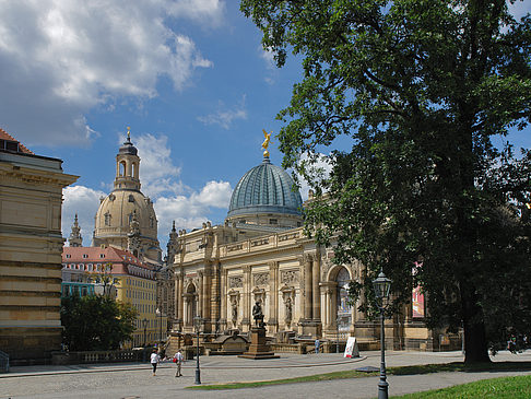 Frauenkirche und Kunstakademie Fotos