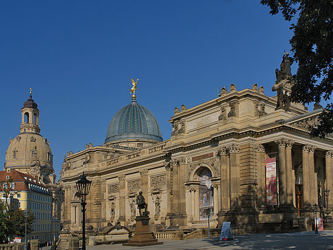Frauenkirche und Kunstakademie Foto 