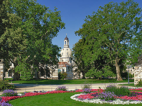 Garten vor Frauenkirche Foto 