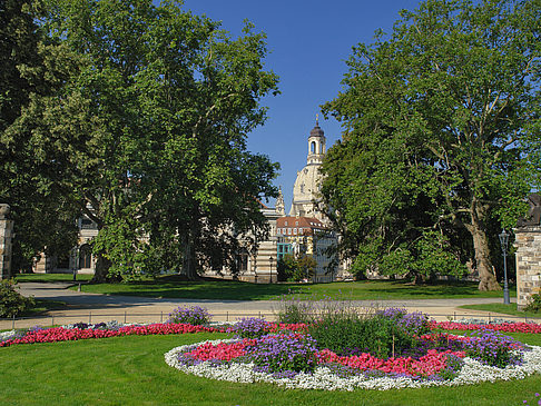 Foto Garten vor Frauenkirche