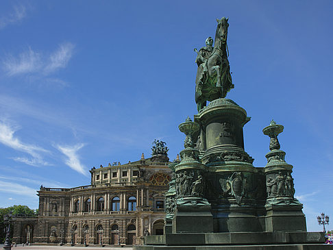 Fotos König-Johann-Statue mit Semperoper | Dresden