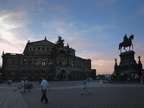 Foto Statue und Semperoper - Dresden