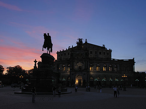 Foto Statue und Semperoper - Dresden