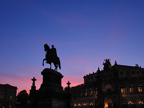 Foto Statue und Semperoper