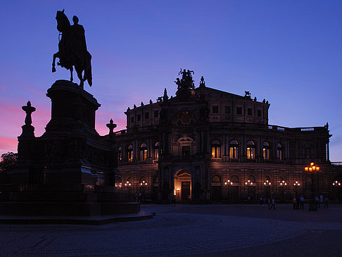 Foto Statue und Semperoper - Dresden