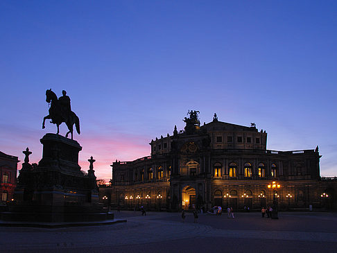 Fotos Statue und Semperoper