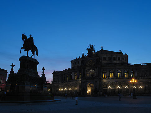 Foto Statue und Semperoper