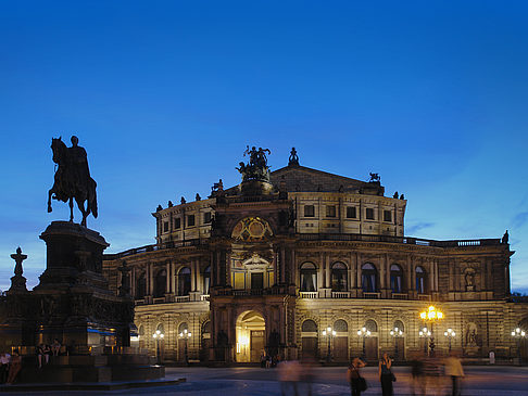 Statue und Semperoper Foto 